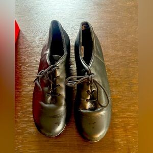 Leather Women's Black Tap Shoes 
Cadence Tap Shoe - CG19 size 7.5M
Barely worn